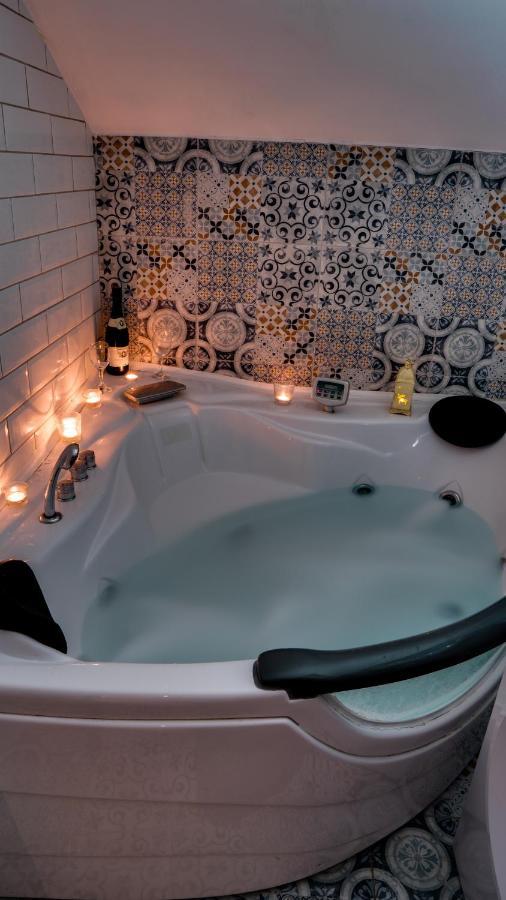 Spa Apartment Yin - Hot Tub, Sauna, Spa Novi Sad Buitenkant foto